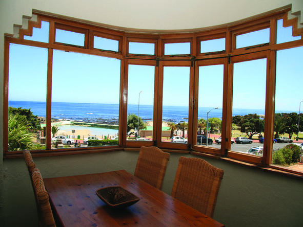 Camps Bay Resort - dining room